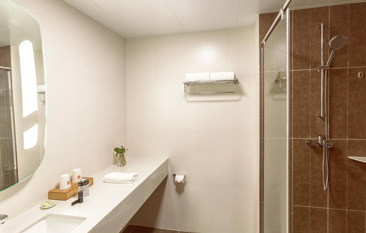 Ibis Zhengzhou Longhai Road Buitenkant foto